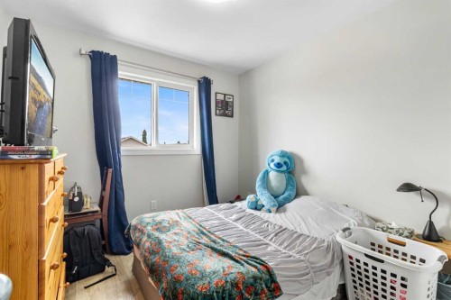 8 Sullivan, Red Deer, AB - Indoor Photo Showing Bedroom