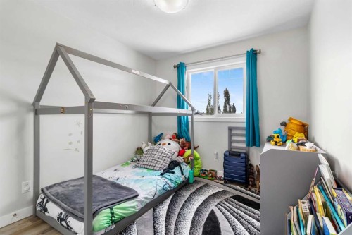 8 Sullivan, Red Deer, AB - Indoor Photo Showing Bedroom