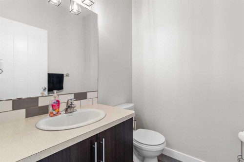 8 Sullivan, Red Deer, AB - Indoor Photo Showing Bathroom