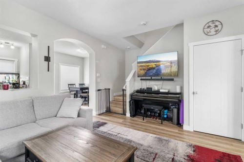 8 Sullivan, Red Deer, AB - Indoor Photo Showing Living Room