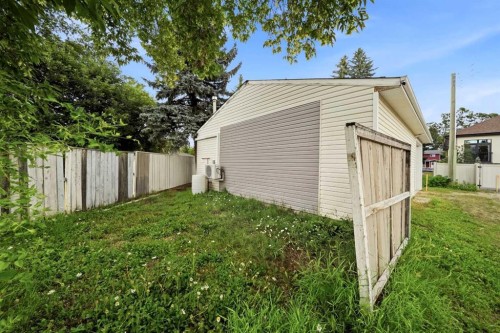 3742 44 Avenue, Red Deer, AB - Outdoor