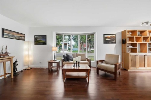 3742 44 Avenue, Red Deer, AB - Indoor Photo Showing Living Room