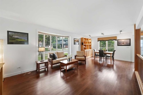 3742 44 Avenue, Red Deer, AB - Indoor Photo Showing Living Room
