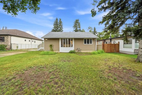 3742 44 Avenue, Red Deer, AB - Outdoor
