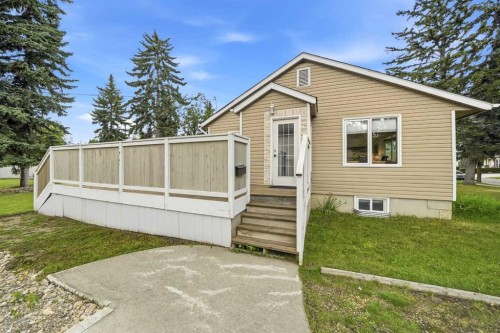 3742 44 Avenue, Red Deer, AB - Outdoor
