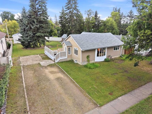 3742 44 Avenue, Red Deer, AB - Outdoor