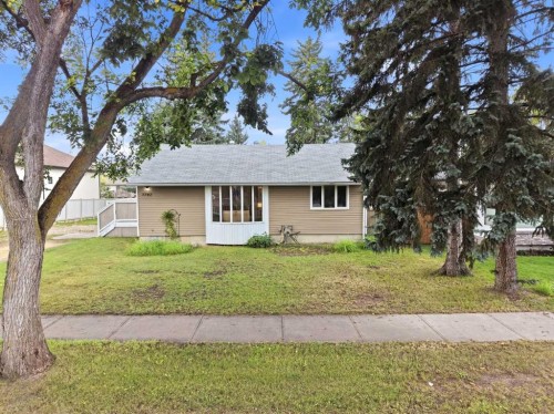 3742 44 Avenue, Red Deer, AB - Outdoor