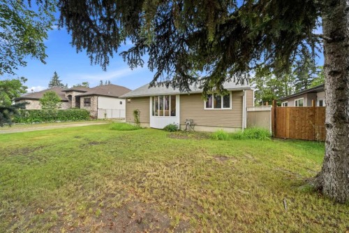 3742 44 Avenue, Red Deer, AB - Outdoor