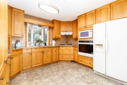 60 Gehrke Close, Red Deer, AB - Indoor Photo Showing Kitchen
