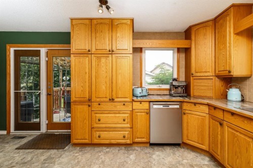 60 Gehrke Close, Red Deer, AB - Indoor Photo Showing Kitchen