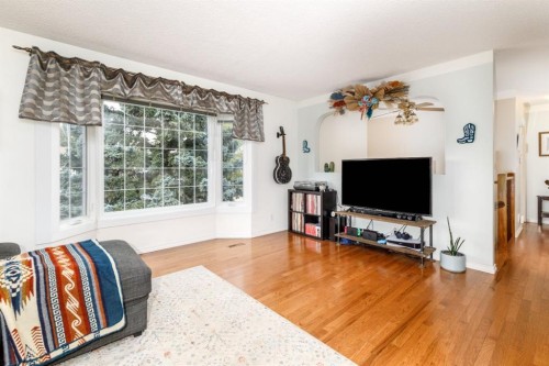 60 Gehrke Close, Red Deer, AB - Indoor Photo Showing Living Room