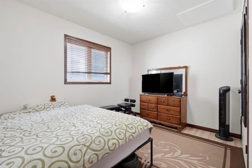 148 Vickers Close, Red Deer, AB - Indoor Photo Showing Bedroom