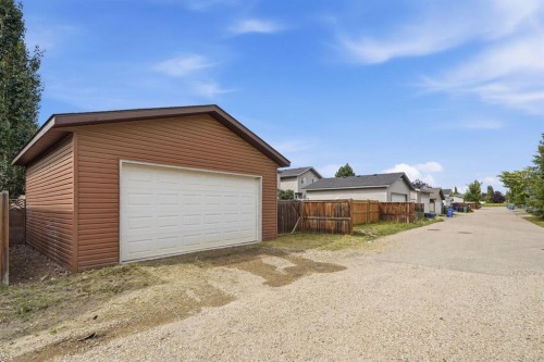 148 Vickers Close, Red Deer, AB - Outdoor With Exterior