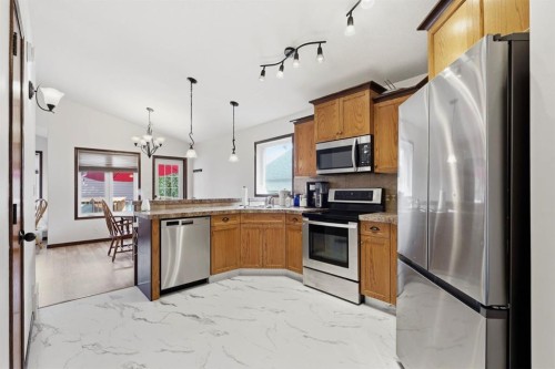 148 Vickers Close, Red Deer, AB - Indoor Photo Showing Kitchen