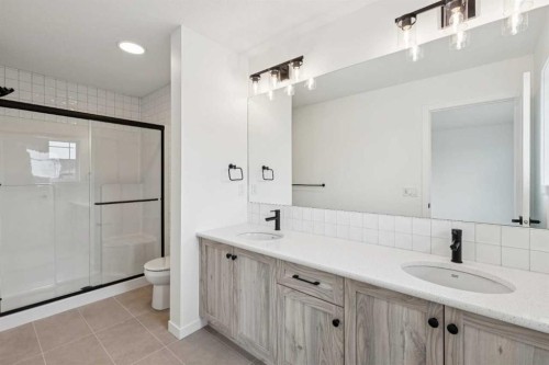 1030 Bayview Crescent Sw, Airdrie, AB - Indoor Photo Showing Bathroom