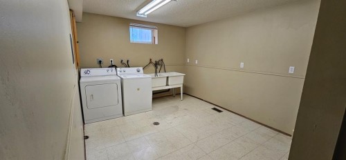 29 Northstar Drive, Lacombe, AB - Indoor Photo Showing Laundry Room