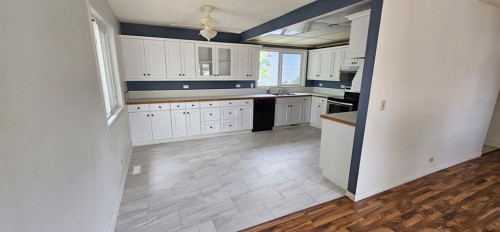 29 Northstar Drive, Lacombe, AB - Indoor Photo Showing Kitchen