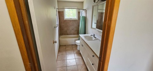 29 Northstar Drive, Lacombe, AB - Indoor Photo Showing Bathroom