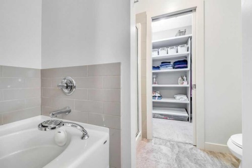 210 Viscount Drive, Red Deer, AB - Indoor Photo Showing Bathroom