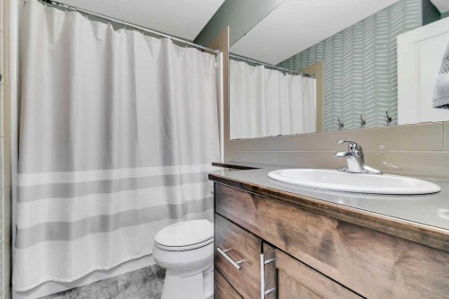 210 Viscount Drive, Red Deer, AB - Indoor Photo Showing Bathroom