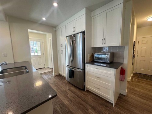 33 Gair Close, Red Deer, AB - Indoor Photo Showing Kitchen With Double Sink