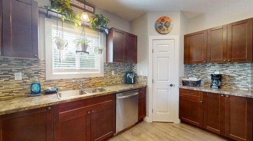 10 Destini Drive, White Sands, AB - Indoor Photo Showing Kitchen With Double Sink