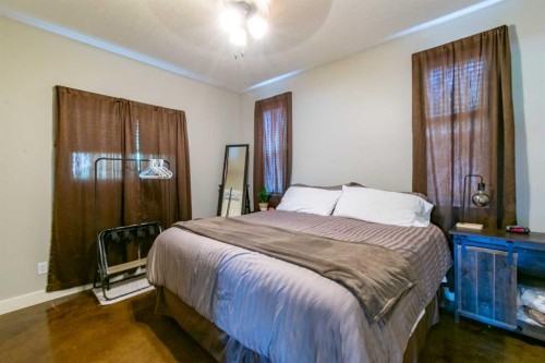 10 Destini Drive, White Sands, AB - Indoor Photo Showing Bedroom