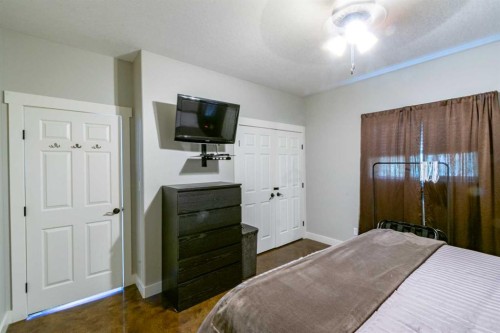10 Destini Drive, White Sands, AB - Indoor Photo Showing Bedroom
