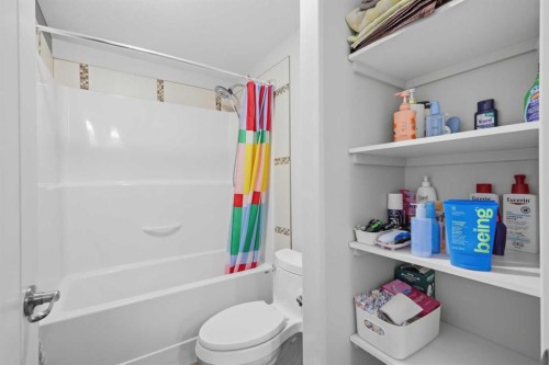 73 Lalor Drive, Red Deer, AB - Indoor Photo Showing Bathroom