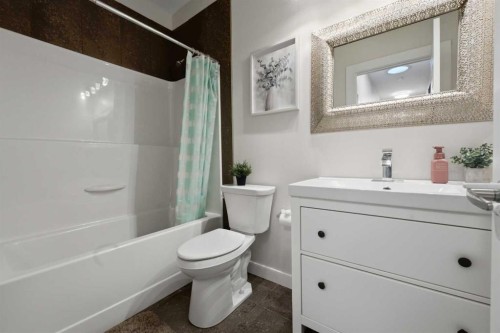 35 Erica Drive, Lacombe, AB - Indoor Photo Showing Bathroom
