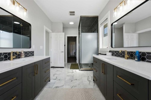 35 Erica Drive, Lacombe, AB - Indoor Photo Showing Bathroom