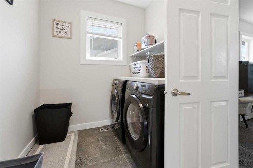 35 Erica Drive, Lacombe, AB - Indoor Photo Showing Laundry Room
