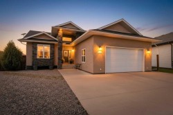 5055 54 Street Close Eckville, AB T0M 0X0