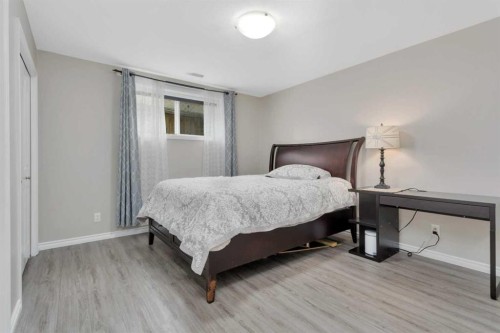 89 Alberts Close, Red Deer, AB - Indoor Photo Showing Bedroom