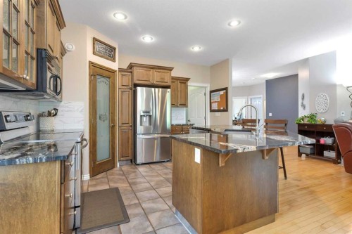 89 Alberts Close, Red Deer, AB - Indoor Photo Showing Kitchen With Upgraded Kitchen