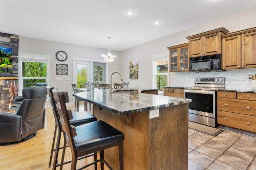 89 Alberts Close, Red Deer, AB - Indoor Photo Showing Kitchen