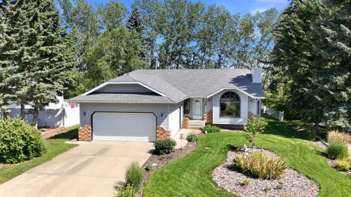 10 Petticoat Lane  Lacombe, AB T4L 1T6