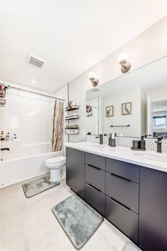 153 Emerald Drive, Red Deer, AB - Indoor Photo Showing Bathroom