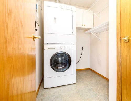 105-4512 52 Avenue, Red Deer, AB - Indoor Photo Showing Laundry Room