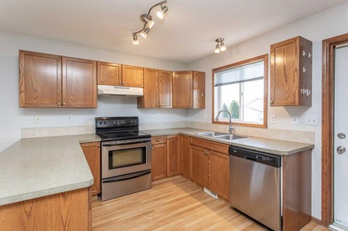 273 Kendrew Drive, Red Deer, AB - Indoor Photo Showing Kitchen With Double Sink
