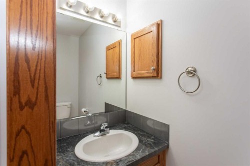 273 Kendrew Drive, Red Deer, AB - Indoor Photo Showing Bathroom