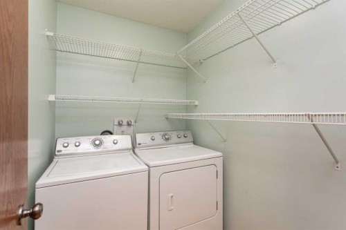 273 Kendrew Drive, Red Deer, AB - Indoor Photo Showing Laundry Room