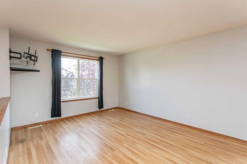 273 Kendrew Drive, Red Deer, AB - Indoor Photo Showing Other Room