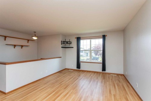 273 Kendrew Drive, Red Deer, AB - Indoor Photo Showing Other Room