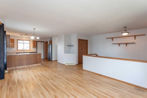 273 Kendrew Drive, Red Deer, AB - Indoor Photo Showing Kitchen