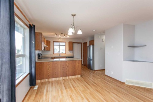 273 Kendrew Drive, Red Deer, AB - Indoor Photo Showing Kitchen