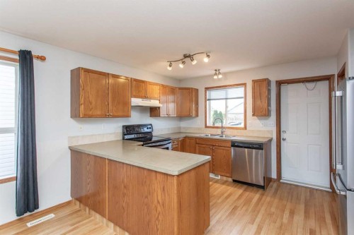 273 Kendrew Drive, Red Deer, AB - Indoor Photo Showing Kitchen With Stainless Steel Kitchen With Double Sink