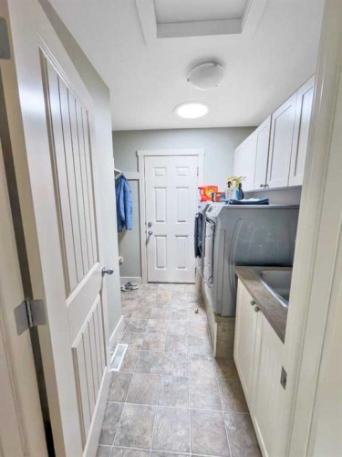 128 12 Ave Ne, Sundre, AB - Indoor Photo Showing Laundry Room