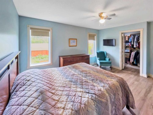 128 12 Ave Ne, Sundre, AB - Indoor Photo Showing Bedroom