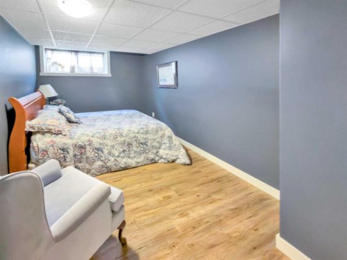 128 12 Ave Ne, Sundre, AB - Indoor Photo Showing Bedroom
